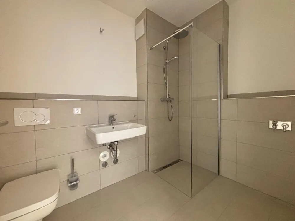 1. Monat kaltmietfrei * Lichtdurchflutete 2-Zi.-Whg. mit moderner EBK & Balkon *