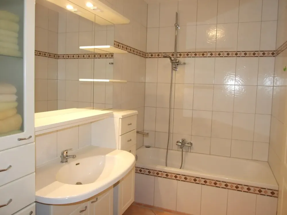 Schöne möblierte Wohnung zentrale Lage von Privat