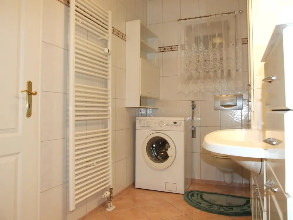 Schöne möblierte Wohnung zentrale Lage von Privat