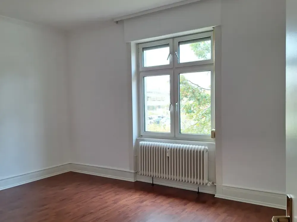 ***Helle 3 Zimmer Altbauwohnung mit Terrasse in zentraler Lage.***