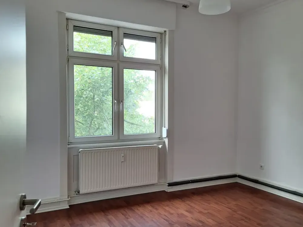 ***Helle 3 Zimmer Altbauwohnung mit Terrasse in zentraler Lage.***