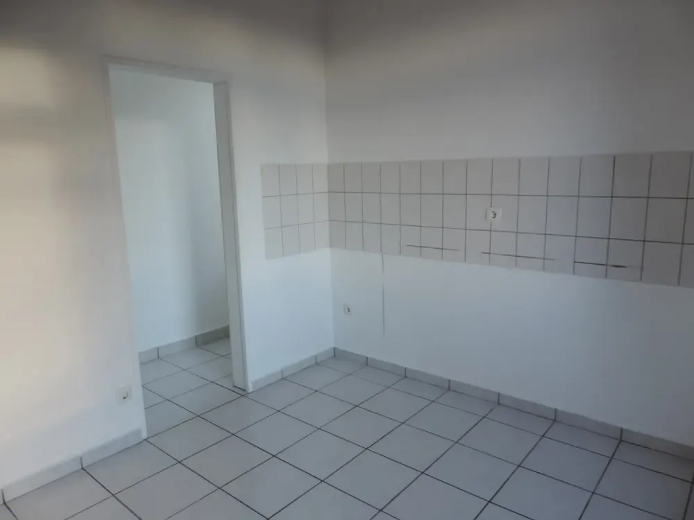 ***Helle 3 Zimmer Altbauwohnung mit Terrasse in zentraler Lage.***
