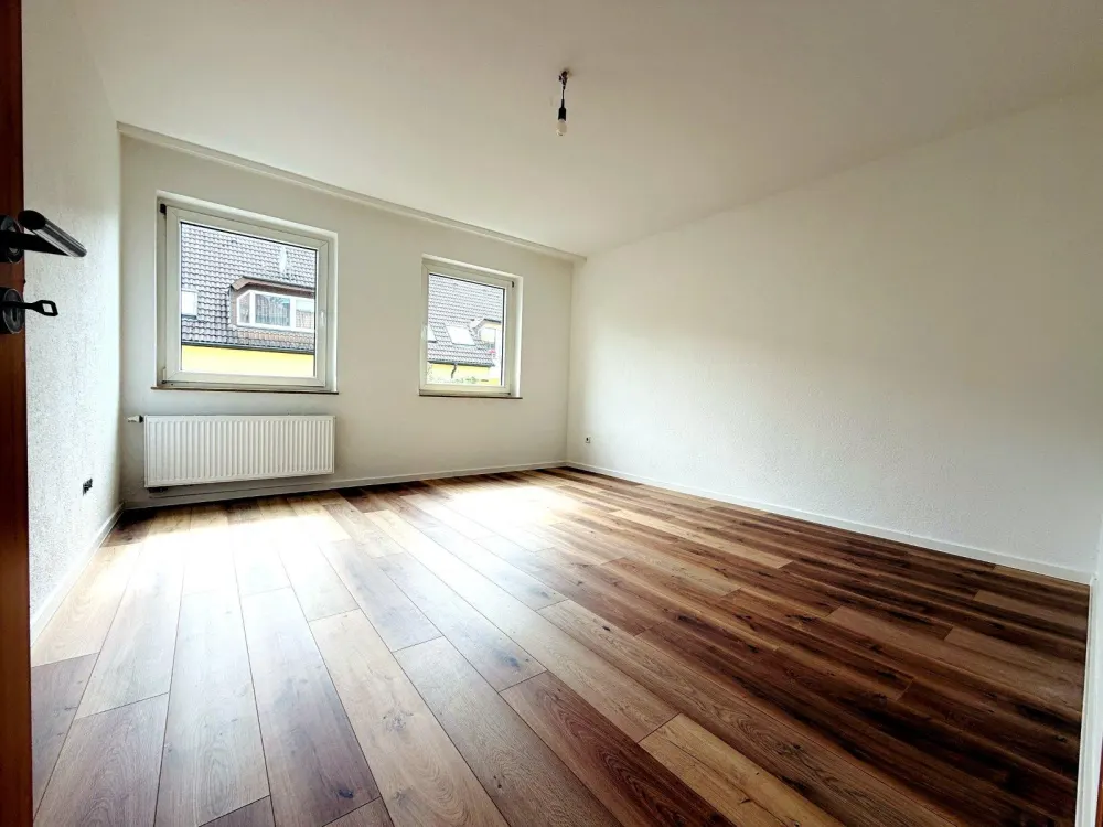 Sanierte 2-Zimmer-Wohnung mit Balkon, 54 m² und Tageslichtbad