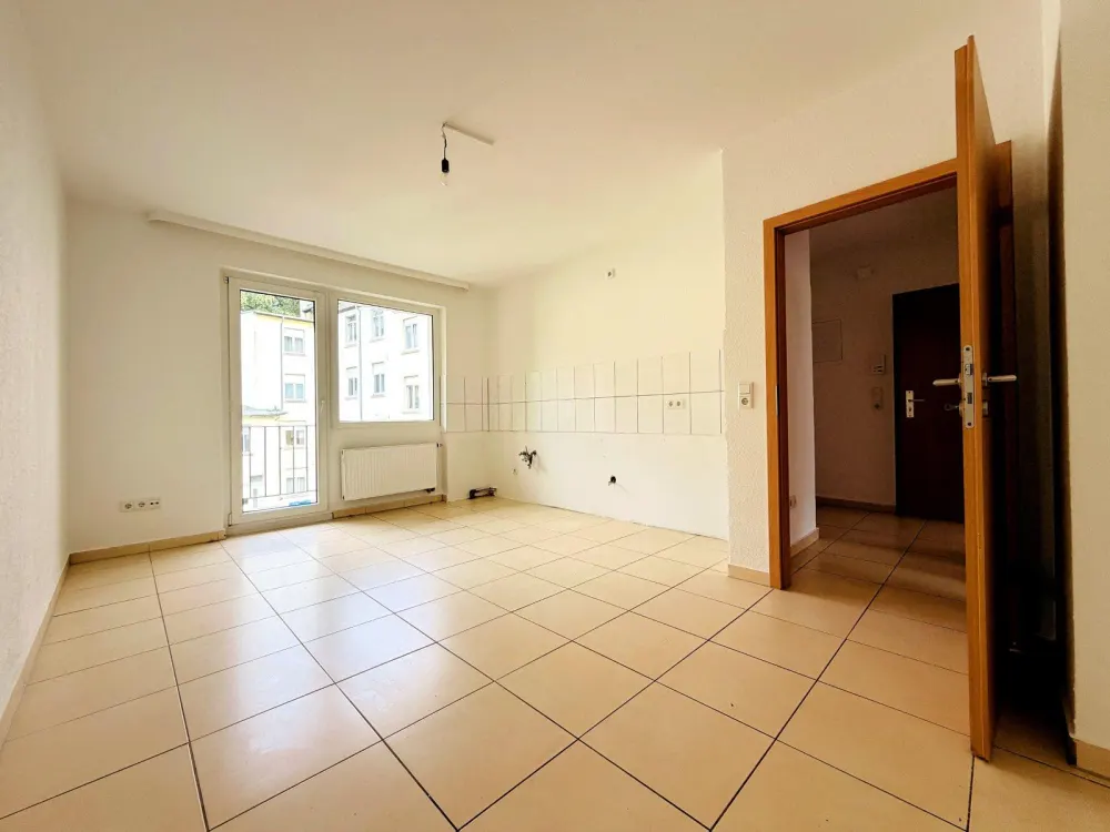 Sanierte 2-Zimmer-Wohnung mit Balkon, 54 m² und Tageslichtbad