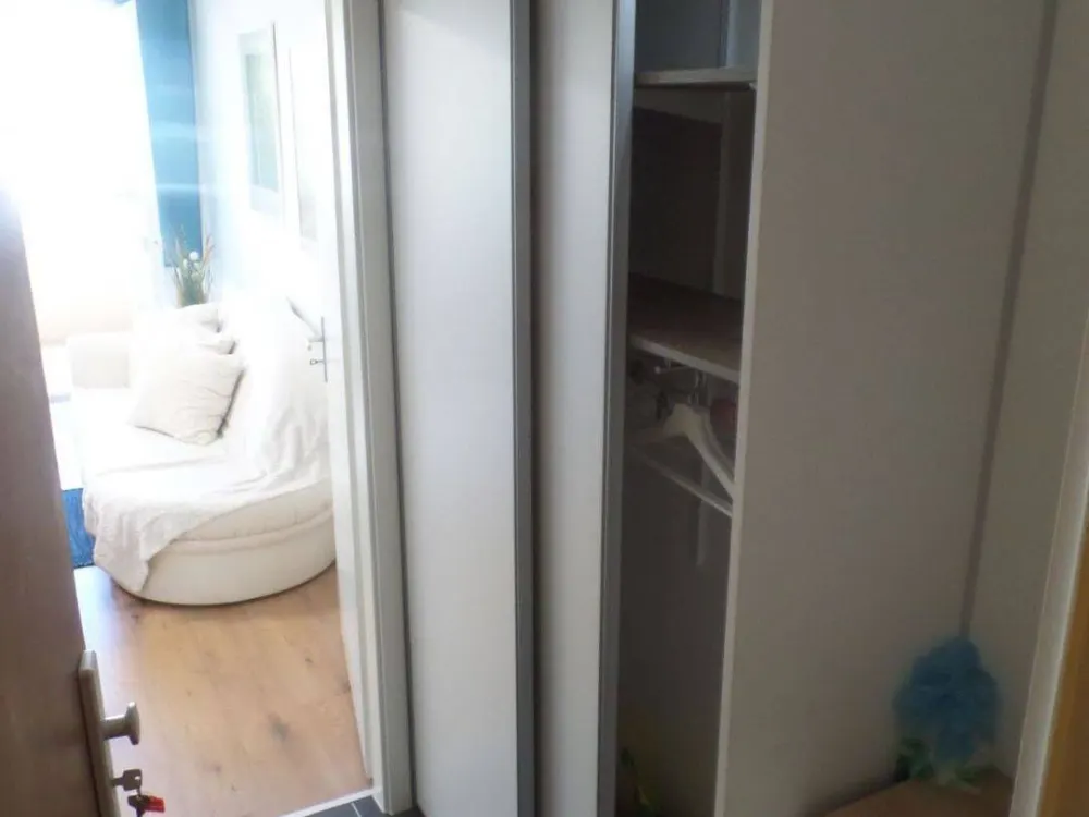*Kernsaniert ! Voll-Möbliertes 1 Zimmer-Appartement mit Balkon,EBK,TG in Top-Lage Nürnberg Johannis*