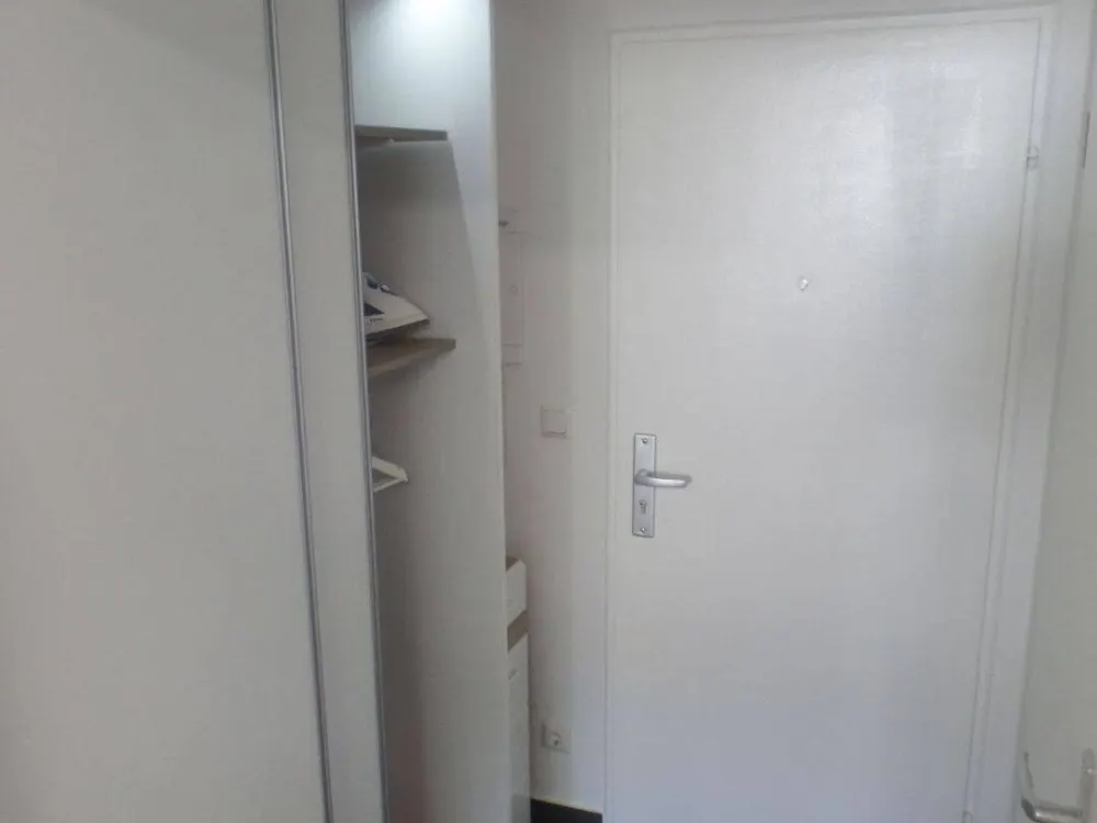 *Kernsaniert ! Voll-Möbliertes 1 Zimmer-Appartement mit Balkon,EBK,TG in Top-Lage Nürnberg Johannis*