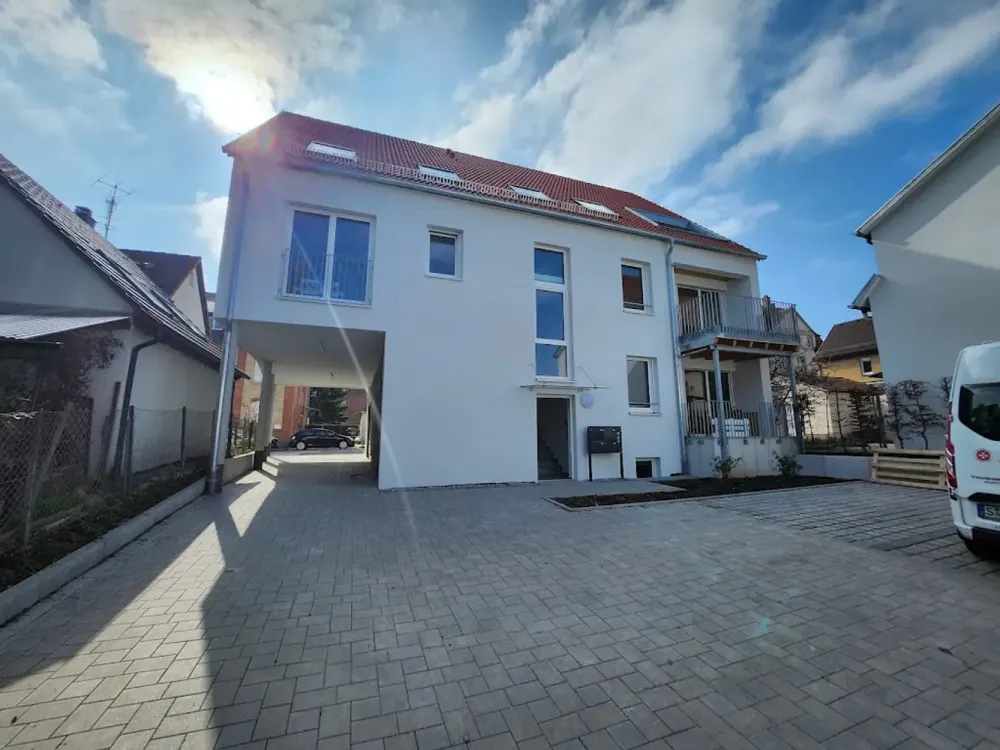 Moderne 4-Zimmer-Dachgeschosswohnung mit sonniger Loggia in Stuttgart-Zuffenhausen!