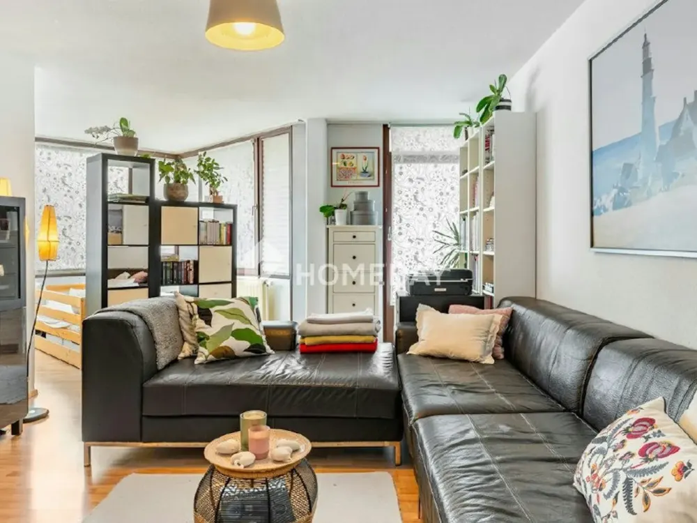 Helle 3‑Zimmer‑Wohnung mit verglaster Westloggia, Einbauküche & Aufzug, nahe S‑Bahn