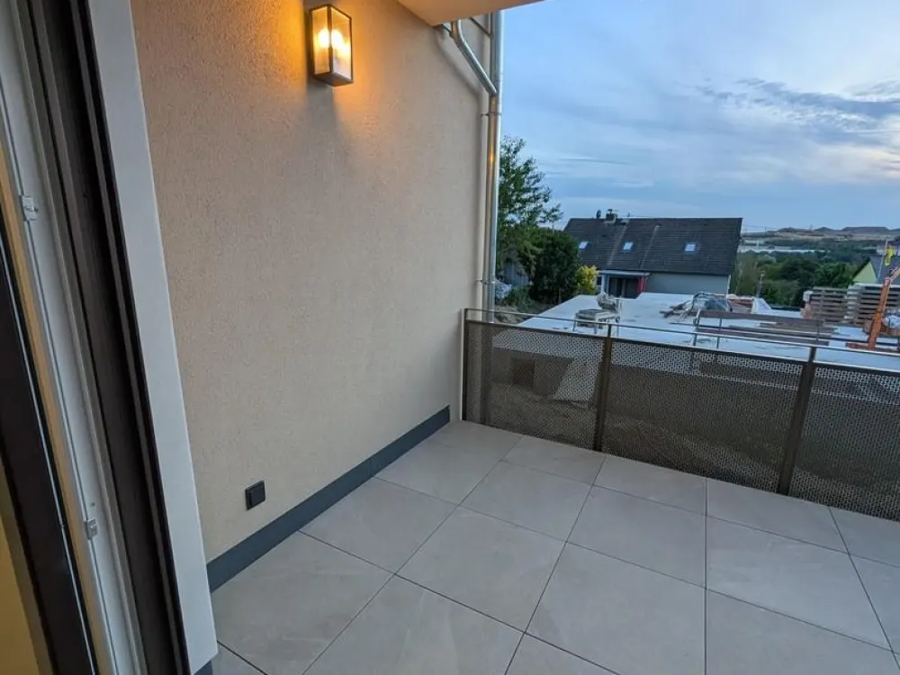 Erstbezug: 4-ZKB-Neubauwohnung in Flörsheim-Wicker Altstadt, Balkon mit Weitblick