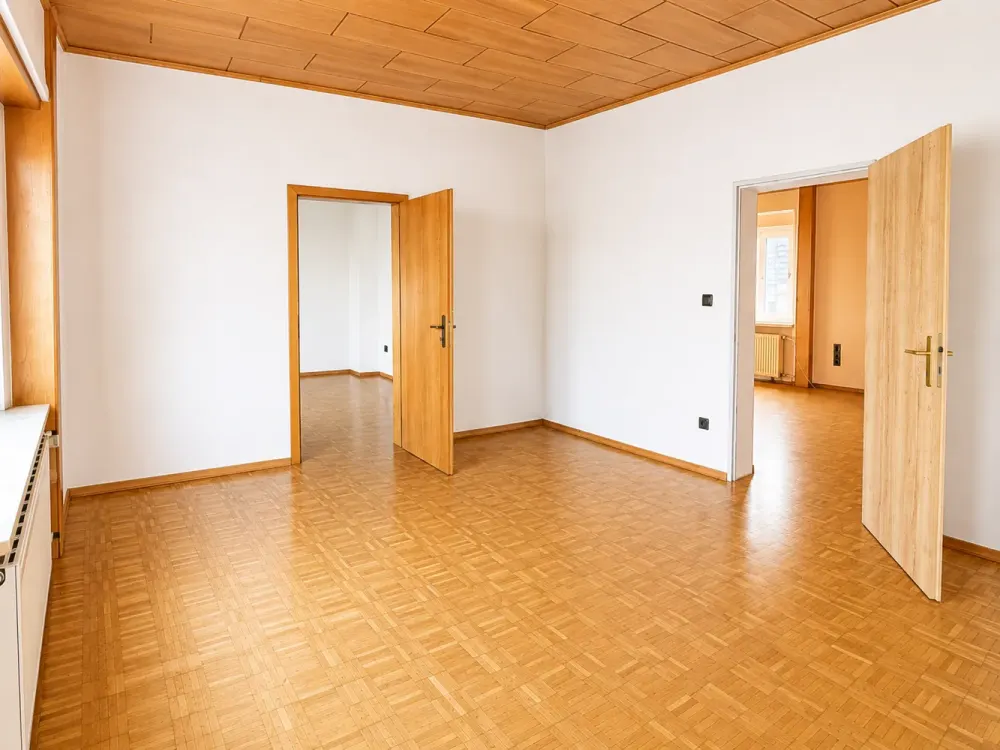 Wohnen wie im eigenen Haus: 3,5 Zimmer auf ca. 110 m² mit eigenem Eingang, Hof, Garten & Garage