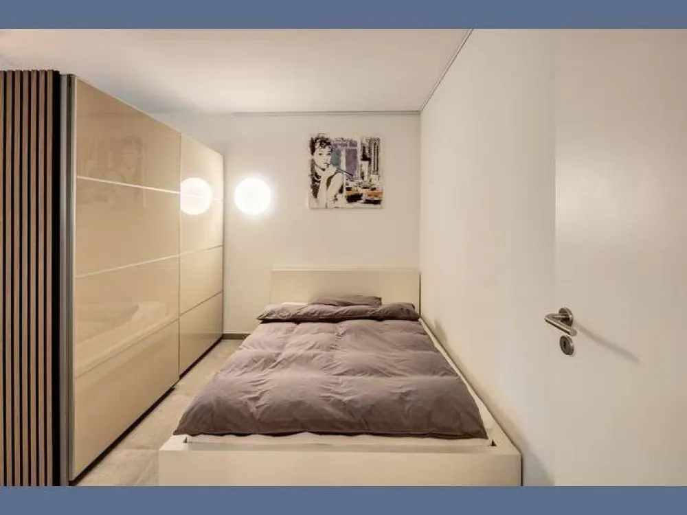 Möbliert: Toll geschnittene Wohnung mit schönem Bad