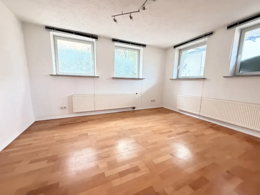 Tolle 3 Zimmer Souterrain Mietwohnung in Bad Cannstatt