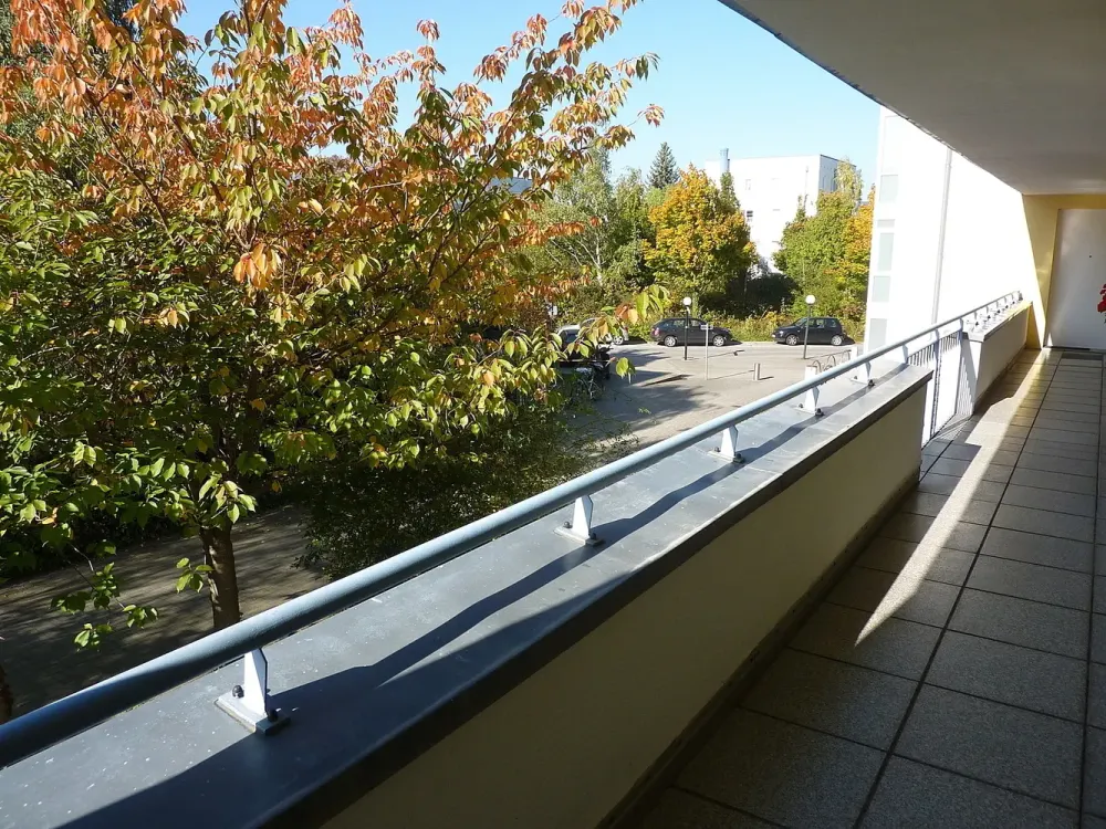 Behagliches Wohnen in beliebter Wohnanlage,, Wintergarten, Tiefgaragenstellplatz, Einbauküche