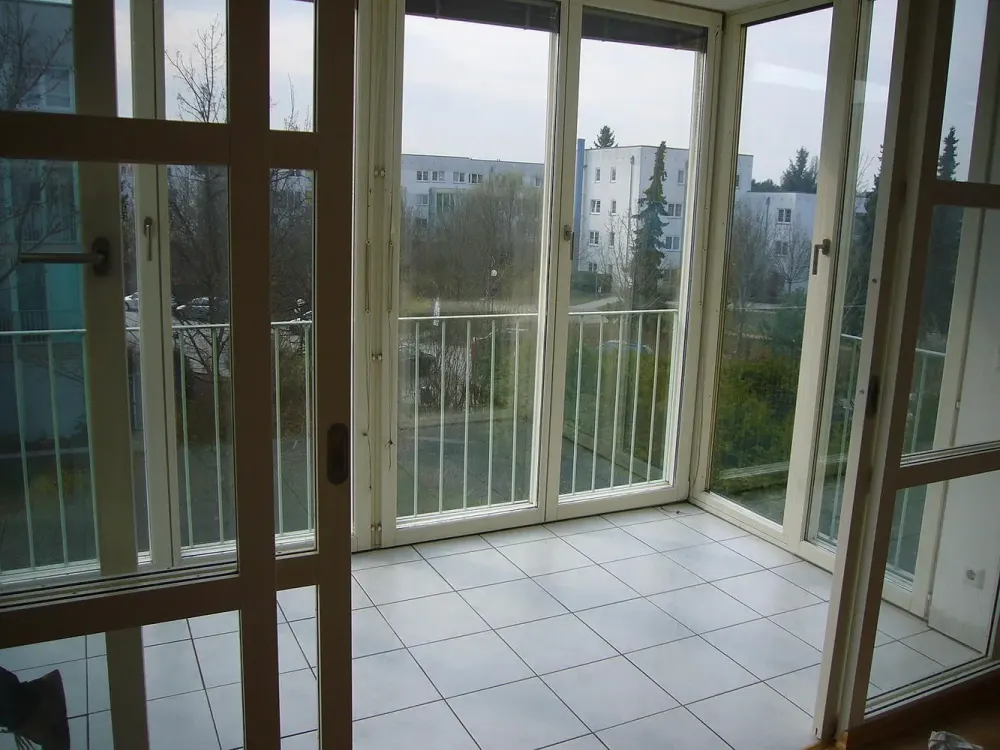Behagliches Wohnen in beliebter Wohnanlage,, Wintergarten, Tiefgaragenstellplatz, Einbauküche
