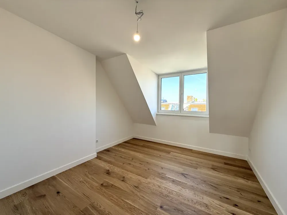Modernes Wohnen über den Dächern: 4-Zimmer-Erstbezug mit Aufzug, Terrasse und Kochinsel