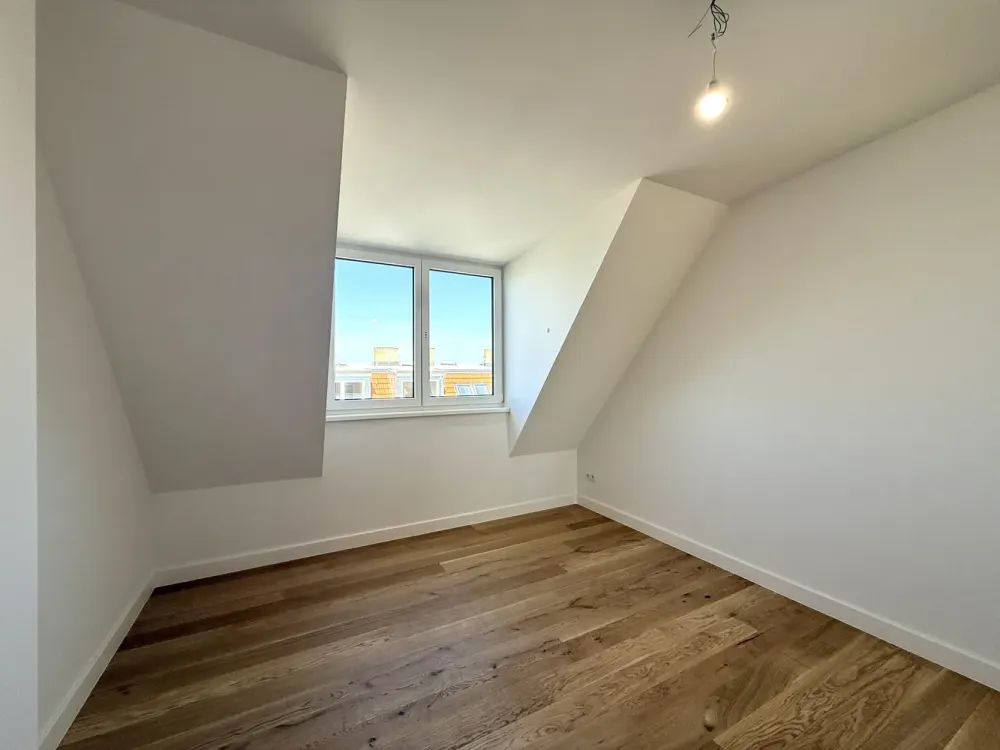 Modernes Wohnen über den Dächern: 4-Zimmer-Erstbezug mit Aufzug, Terrasse und Kochinsel