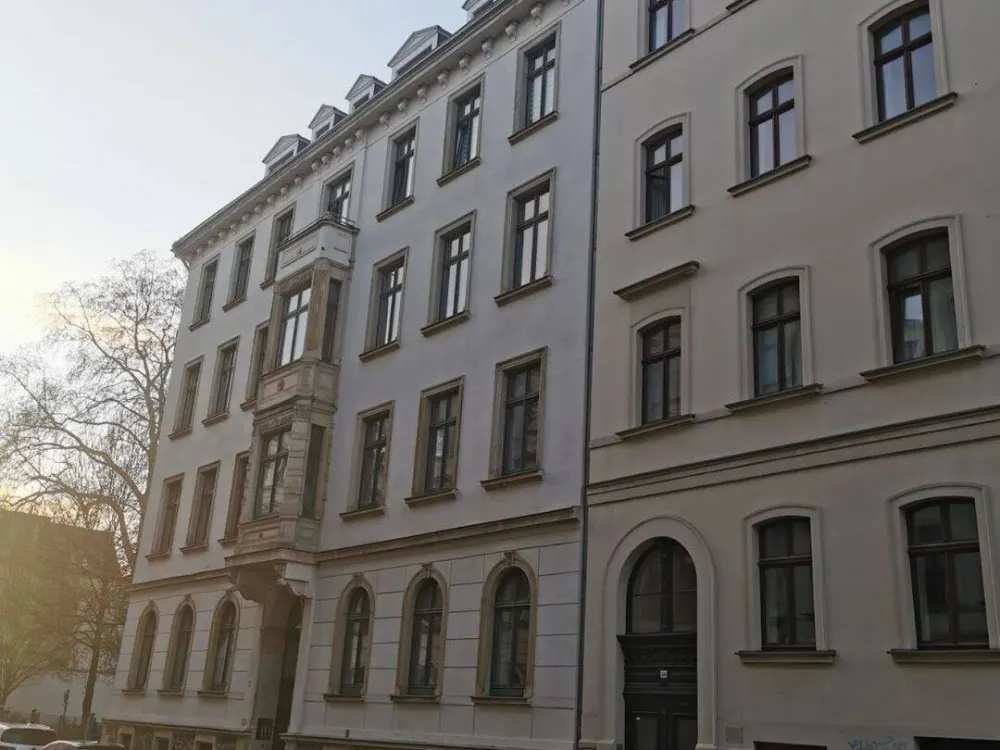 Altbaucharme, Balkon und Einbauküche! Tolle Single-Wohnung im Herzen von Leipzig!