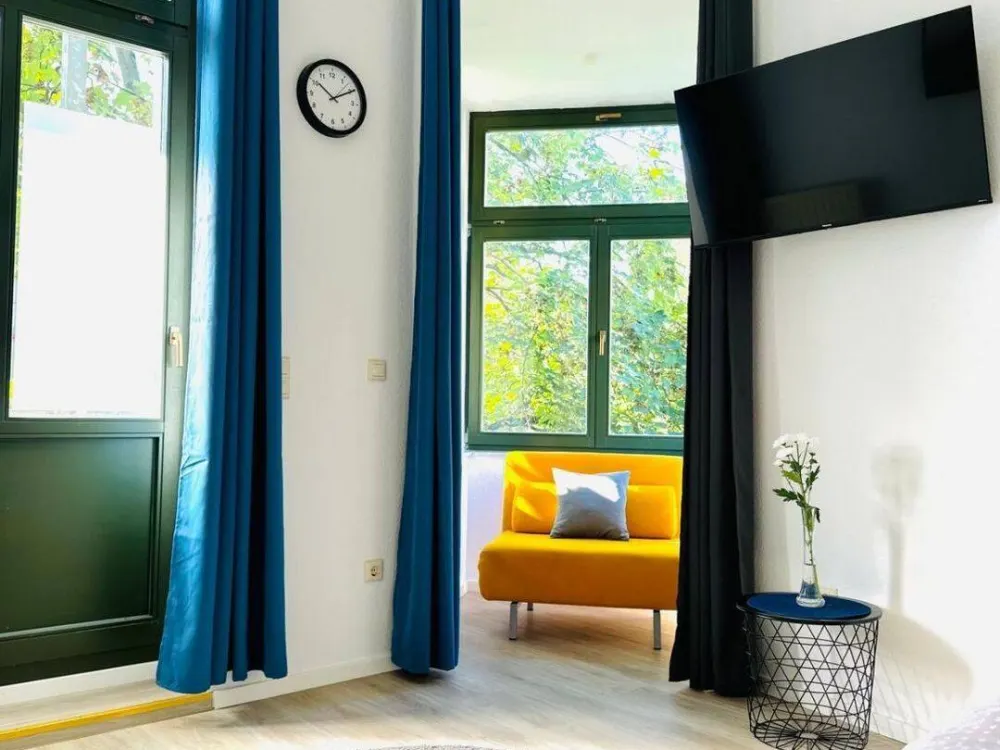 Altbaucharme, Balkon und Einbauküche! Tolle Single-Wohnung im Herzen von Leipzig!
