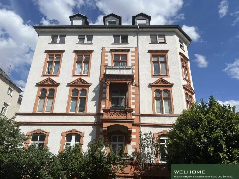Top-Lage: Attraktive Galerie-Wohnung mit Einbauküche & Balkon