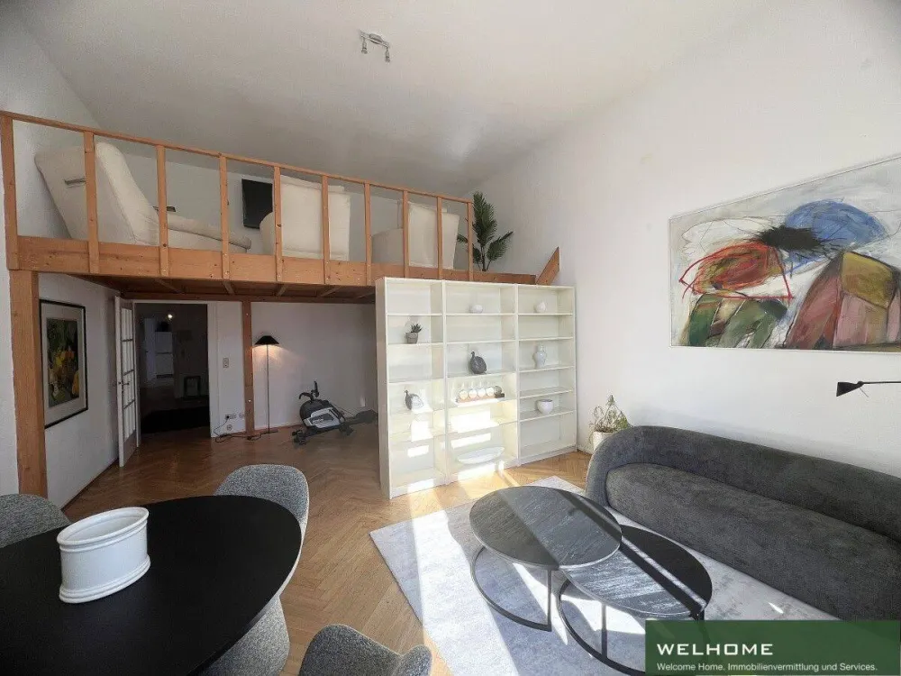 Top-Lage: Attraktive Galerie-Wohnung mit Einbauküche & Balkon