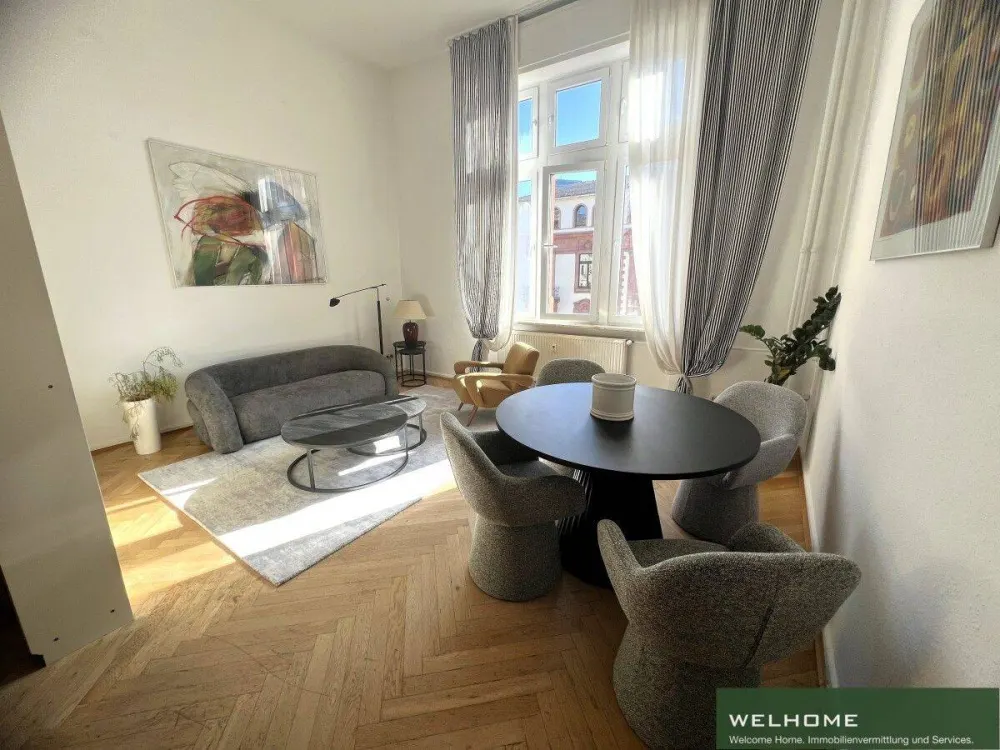 Top-Lage: Attraktive Galerie-Wohnung mit Einbauküche & Balkon