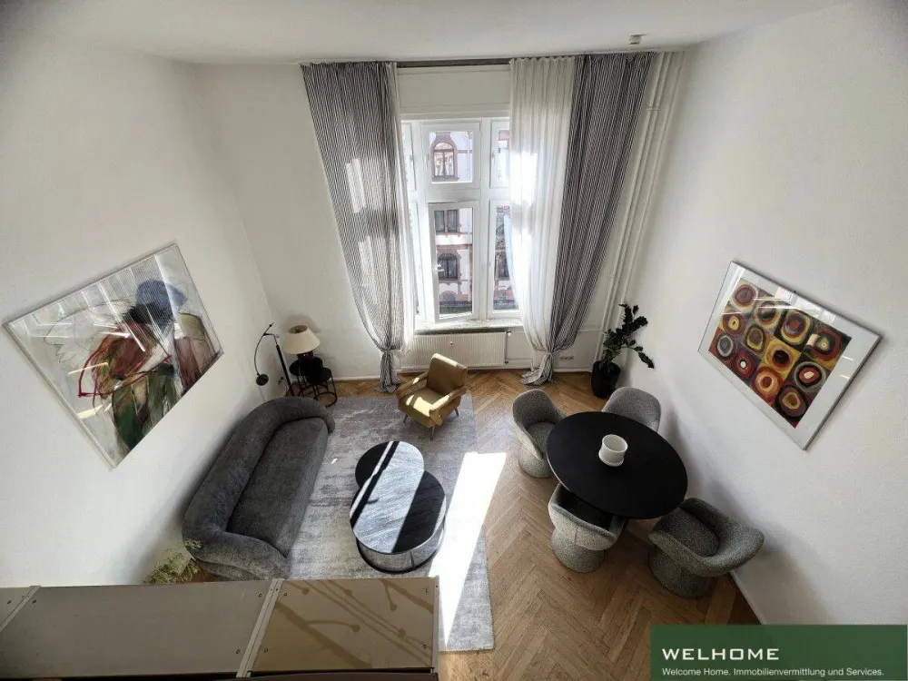 Top-Lage: Attraktive Galerie-Wohnung mit Einbauküche & Balkon