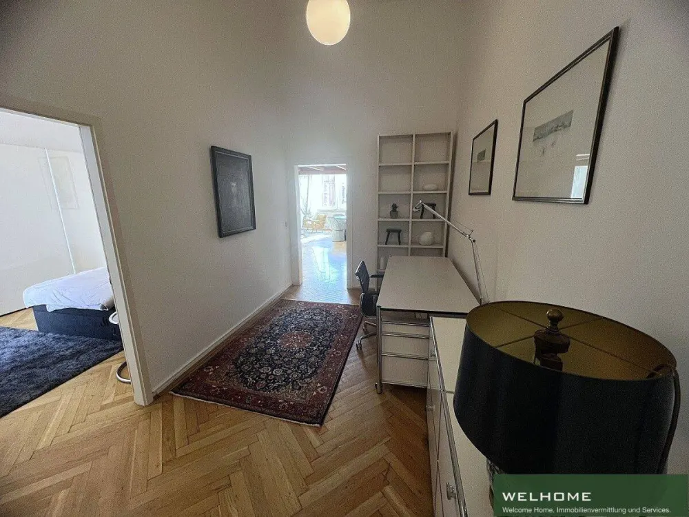 Top-Lage: Attraktive Galerie-Wohnung mit Einbauküche & Balkon