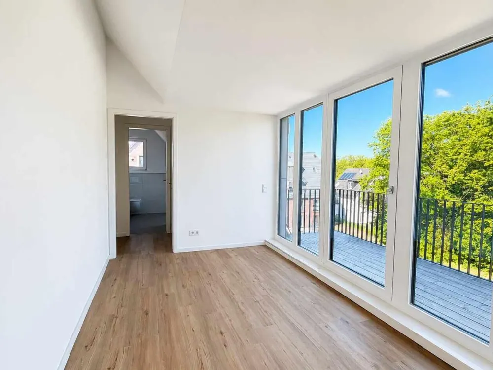Exklusive Neubau-Dachgeschosswohnung mit Balkon in Toplage von Poppenbüttel