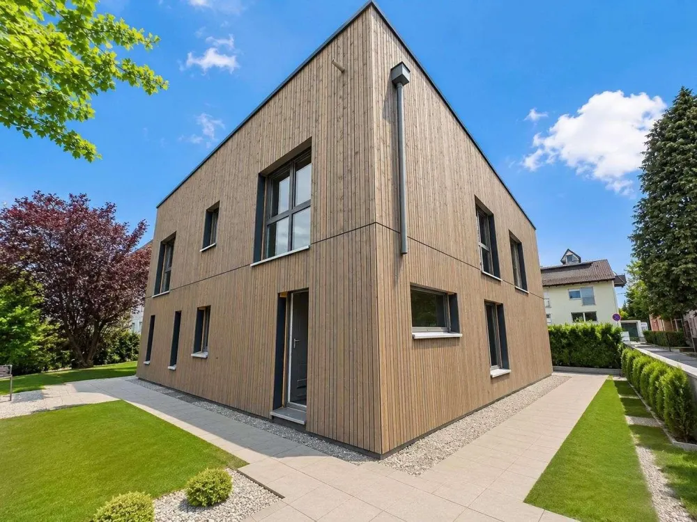 Dachau neu erleben: Stilvoller Neubau mit Sonnenterrasse & eigenem Garten