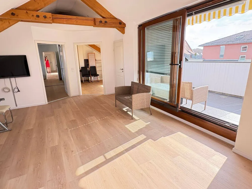 Über den Dächern - 4 Zimmer Wohnung mit Loggia in Bestlage