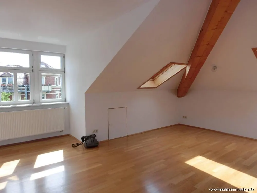 Individuelle großzügige 1 Zimmer Wohnung mit EBK in historischem Ensemble in Dresden Stetzsch - frei ab 01.11.2026