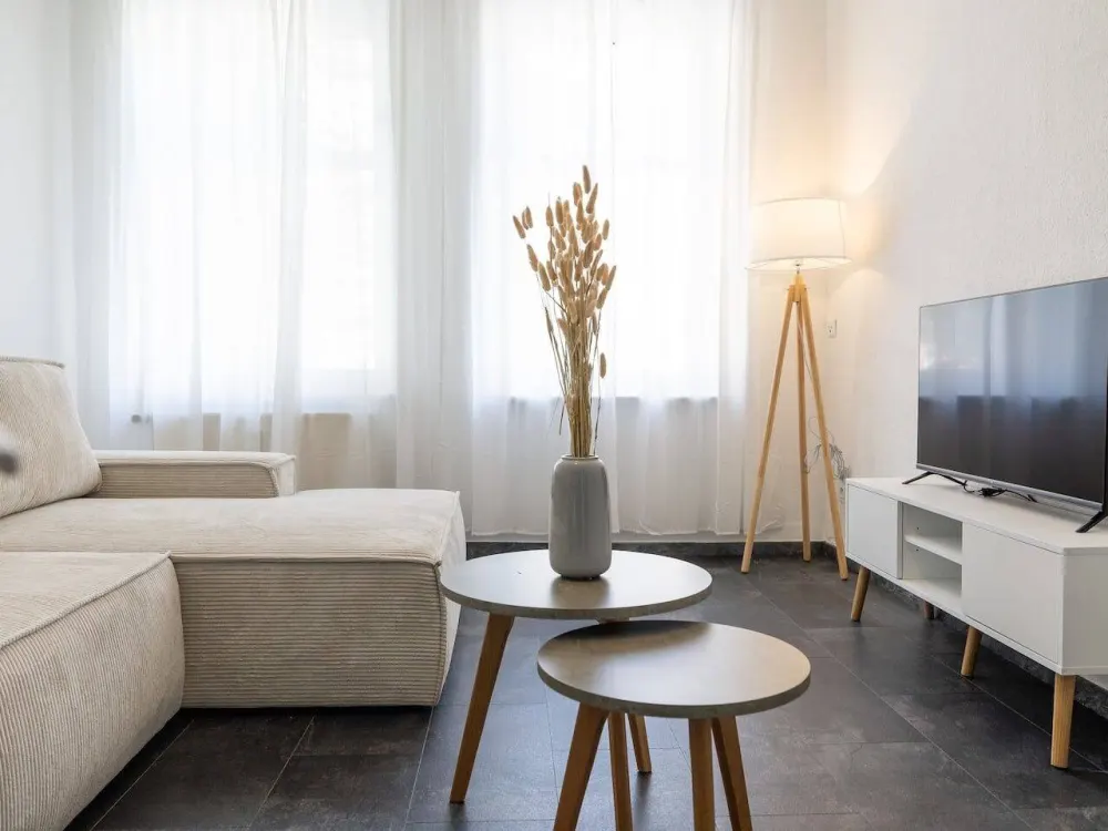 Helle renovierte 3-Zimmer Wohnung in der Gorkistraße