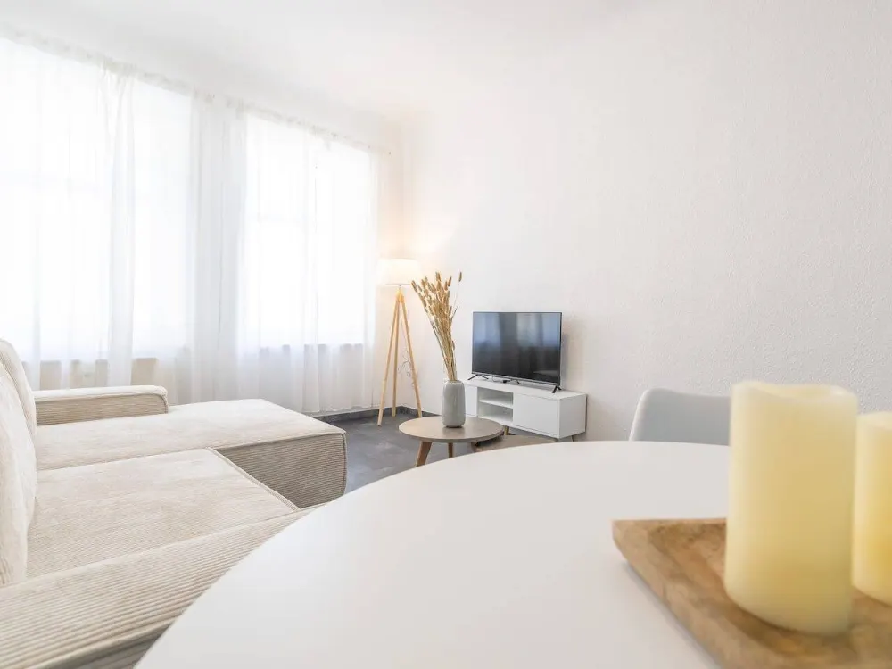 Helle renovierte 3-Zimmer Wohnung in der Gorkistraße