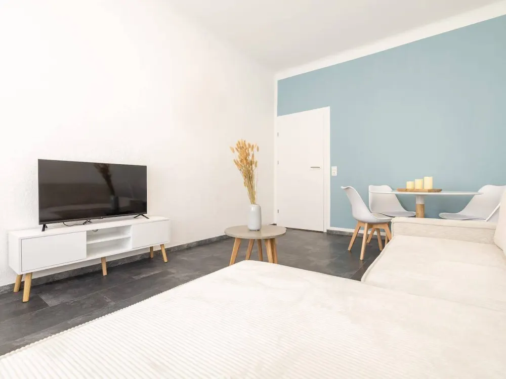 Helle renovierte 3-Zimmer Wohnung in der Gorkistraße