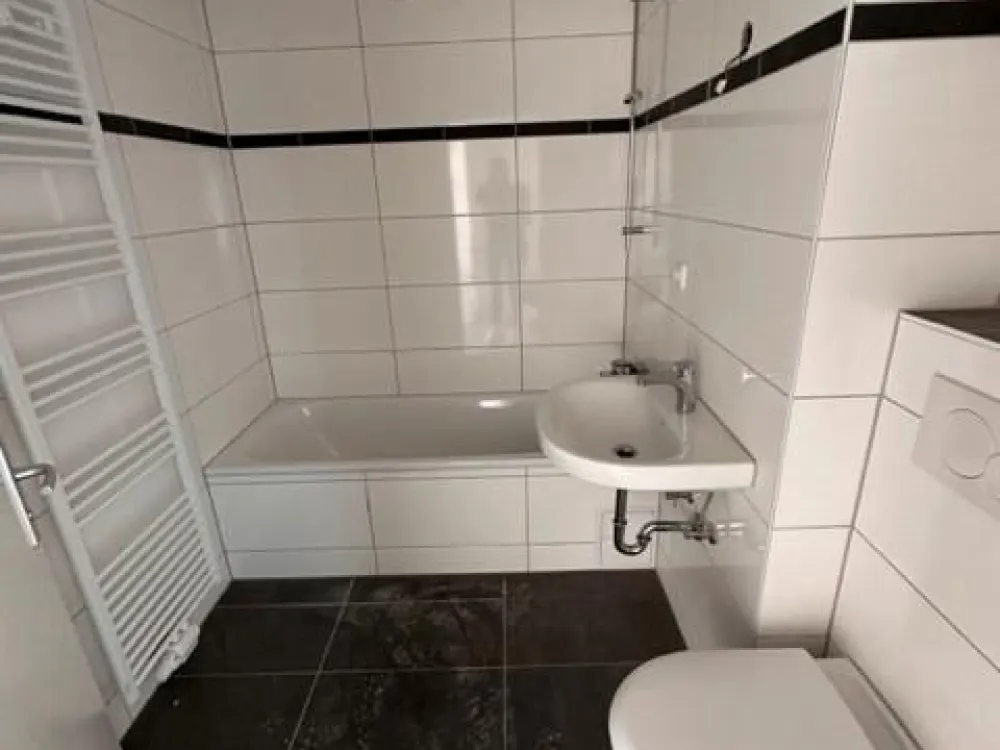 Gut geschnittene 2-Zimmer-Wohnung mit Balkon zu vermieten!