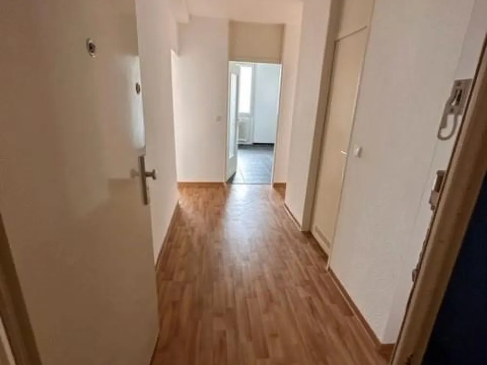 Gut geschnittene 2-Zimmer-Wohnung mit Balkon zu vermieten!