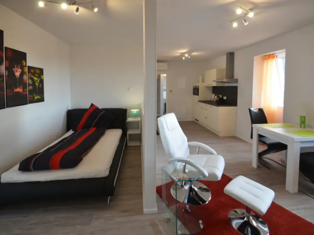 Großzügiges 1-Zimmer-Apartment, wohnlich & komplett ausgestattet, zentral in Raunheim