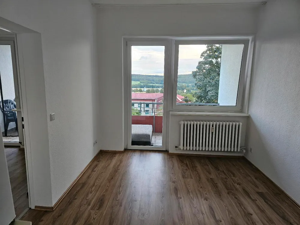 ​Ab sofort frei: 2-Zi-Wohnung + 2 Balkone, Strom inkl.