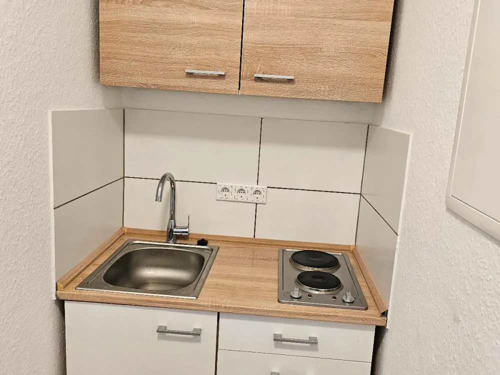 ​Ab sofort frei: 2-Zi-Wohnung + 2 Balkone, Strom inkl.