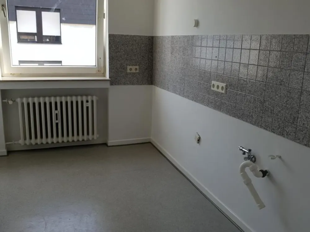 Helle gepflegte Etagenwohnung, großzügiger Schnitt,