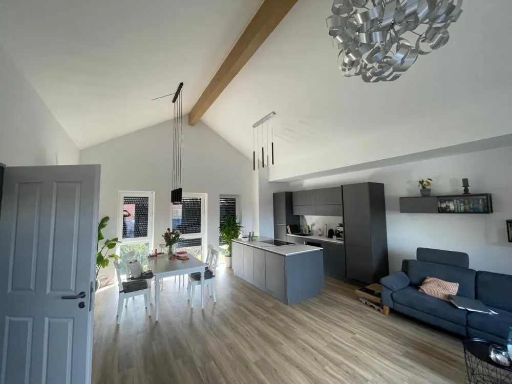 Like-new 3.5-room Penthouse Apartment in Achim-Uesen