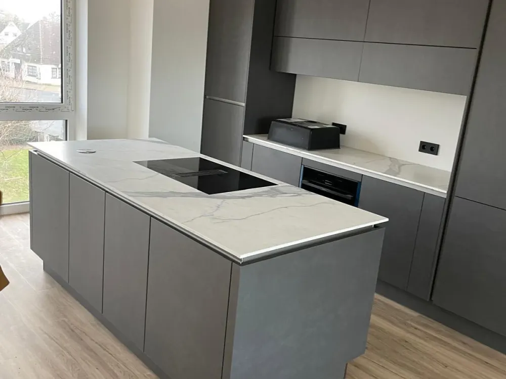 Like-new 3.5-room Penthouse Apartment in Achim-Uesen
