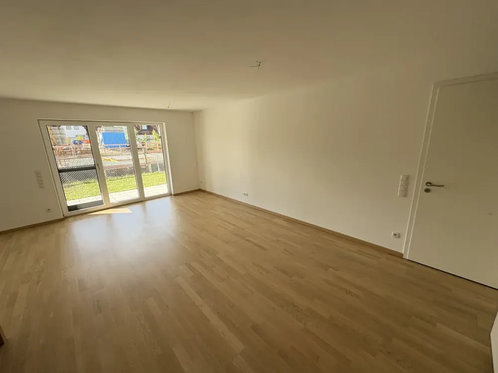 Comfortable 1-Room Apartment with Terrace and Underground Parking Space in Central Location of Germering