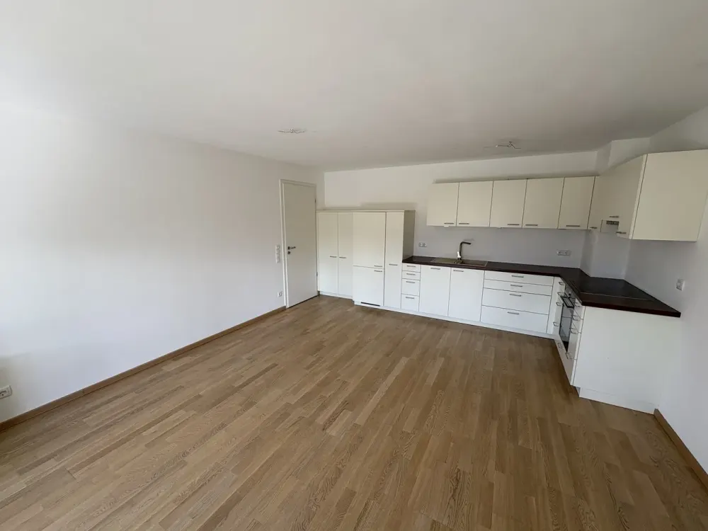Comfortable 1-Room Apartment with Terrace and Underground Parking Space in Central Location of Germering