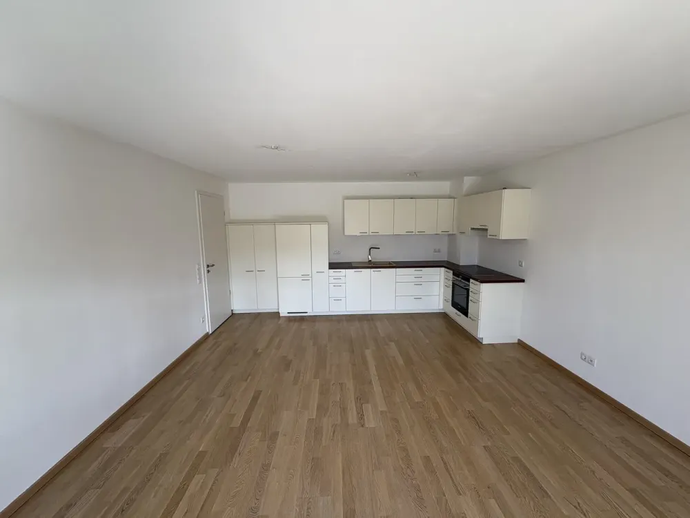 Comfortable 1-Room Apartment with Terrace and Underground Parking Space in Central Location of Germering