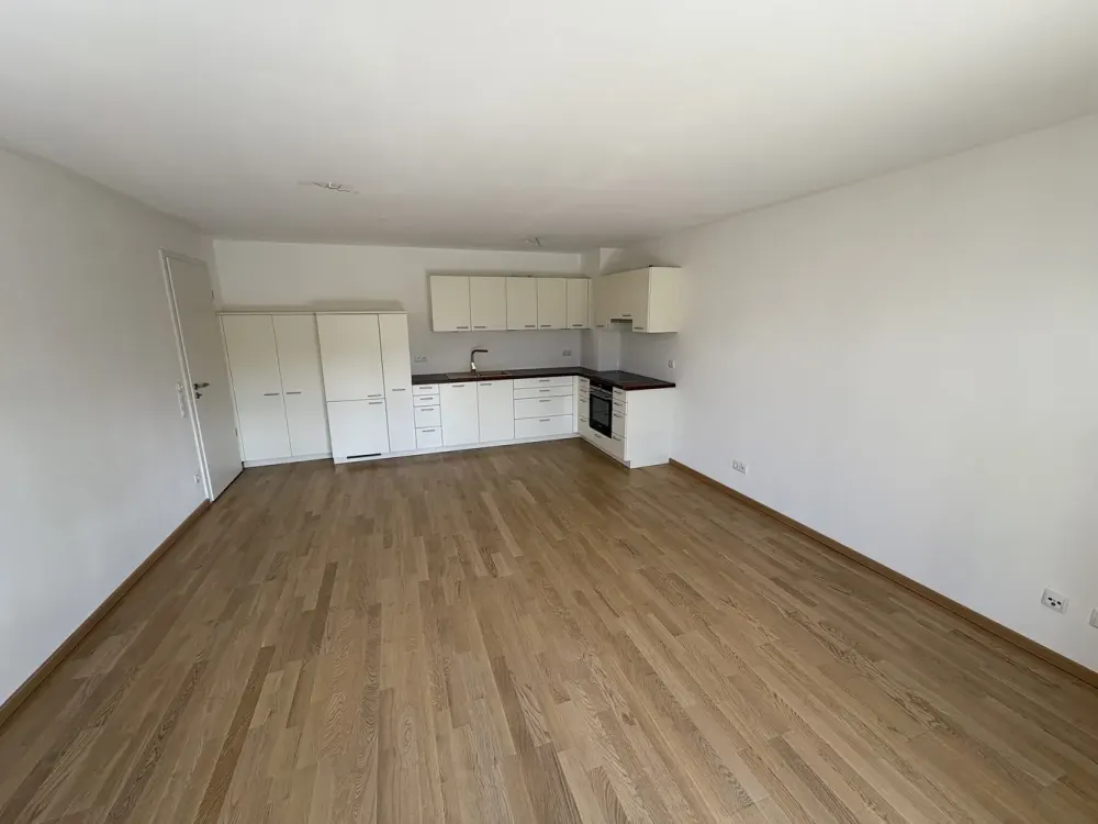 Comfortable 1-Room Apartment with Terrace and Underground Parking Space in Central Location of Germering