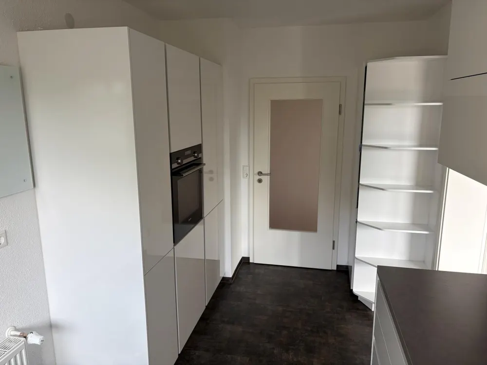 4-Room Apartment - Central and Quiet Location, Fitted Kitchen, Balcony, Garden