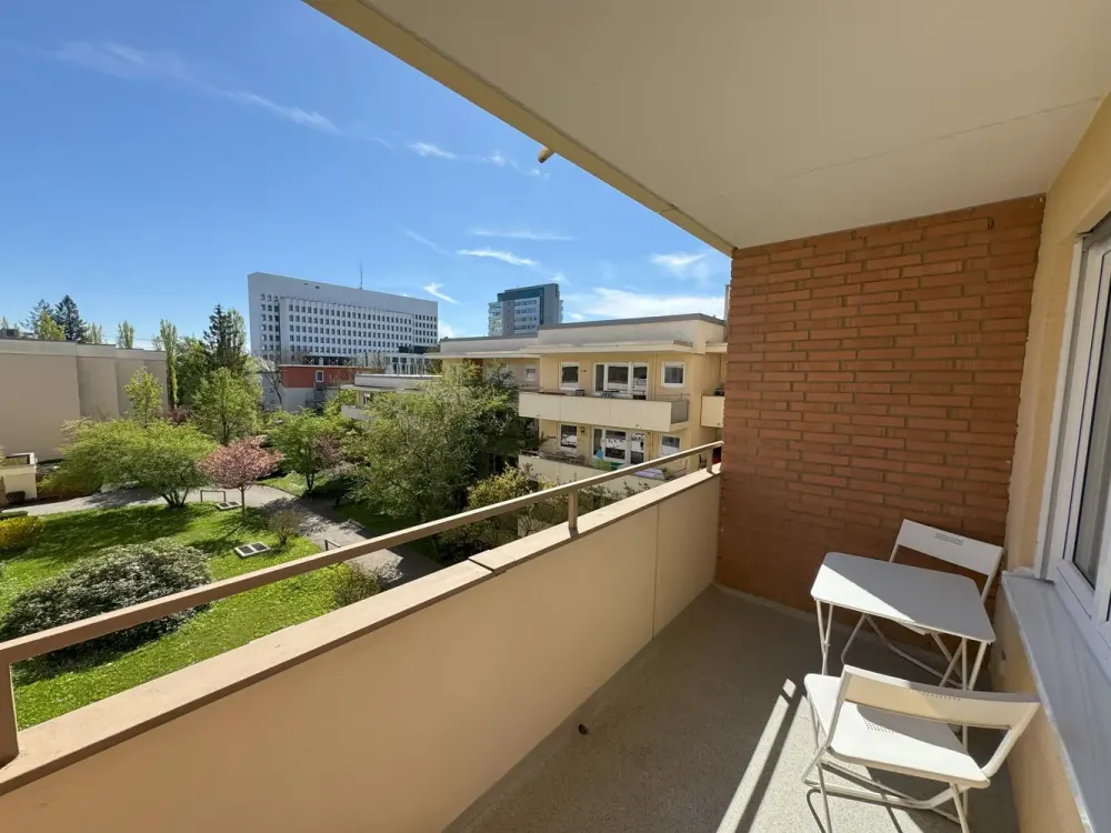 Sanierte, helle und möblierte 1-Zi.-Wohnung (34qm) mit großem Süd-Balkon und separater Küche