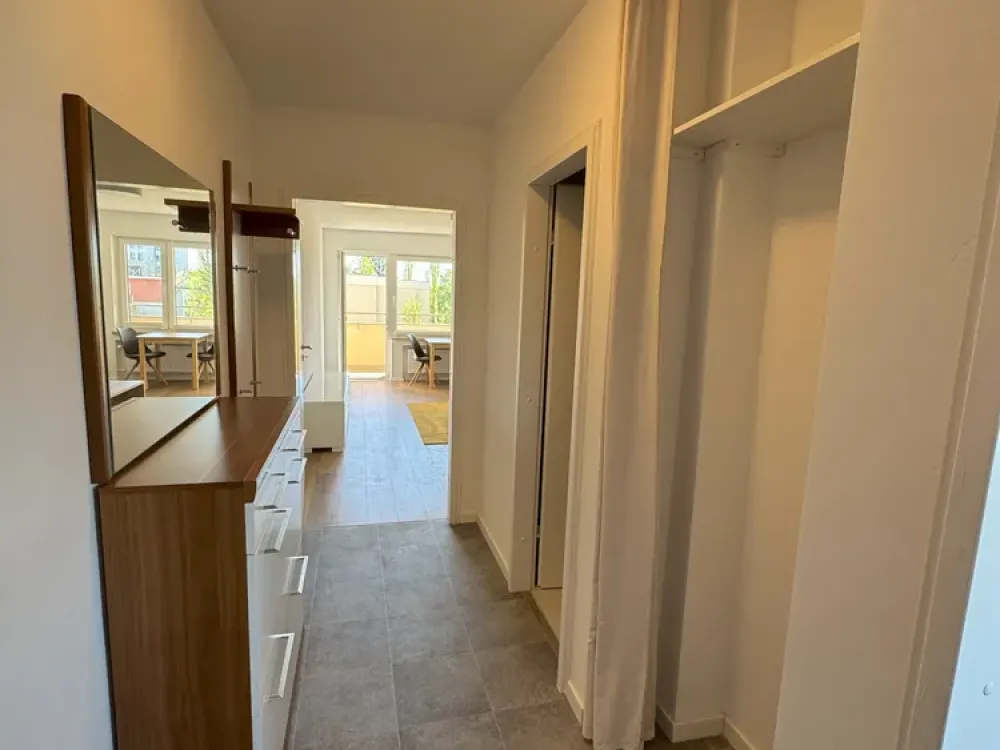 Sanierte, helle und möblierte 1-Zi.-Wohnung (34qm) mit großem Süd-Balkon und separater Küche