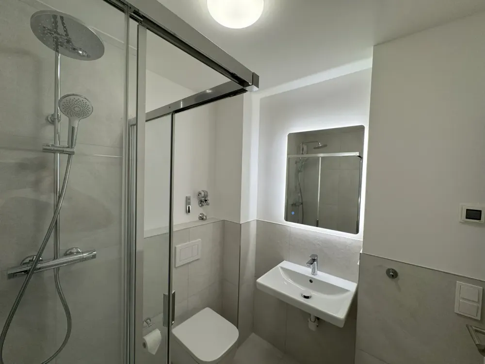 Sanierte, helle und möblierte 1-Zi.-Wohnung (34qm) mit großem Süd-Balkon und separater Küche